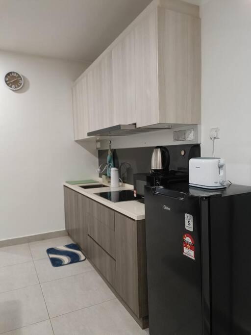 Cozy Near Mid Valley #staynjoy *