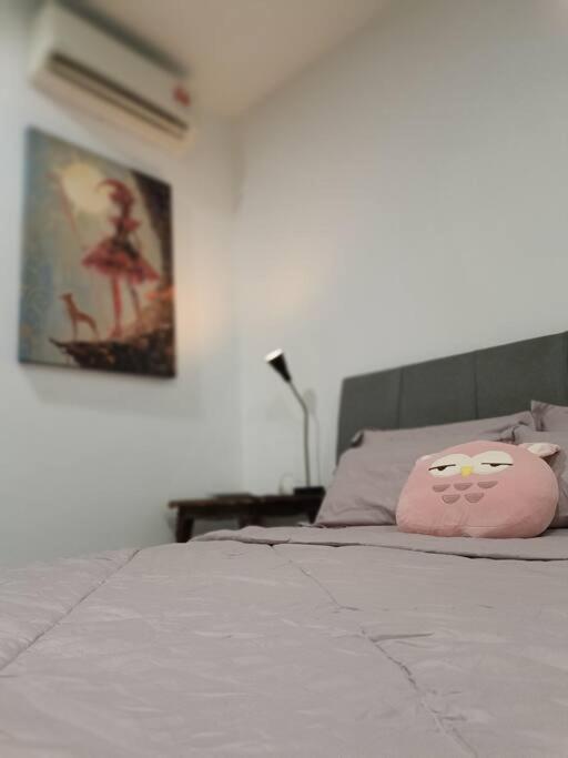 Apartment Cozy Near Mid Valley #staynjoy *
